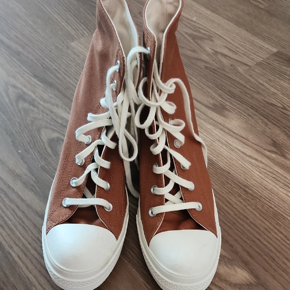 Converse Brown Heeled Boots with White Accents - Picture 7 of 13